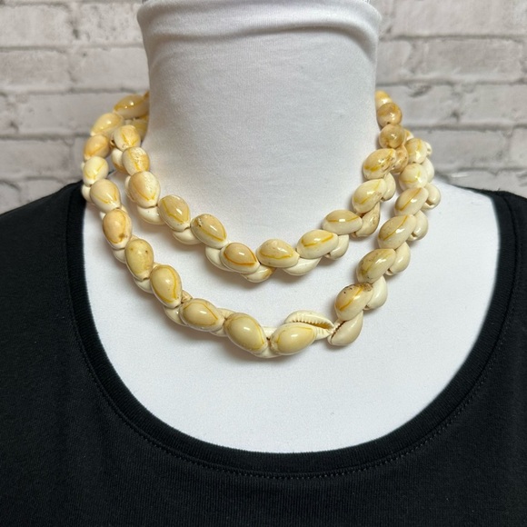 Vintage Double Cowrie Shell Necklace Hawaiian Wedding Lei 17.5 in. - Picture 13 of 13